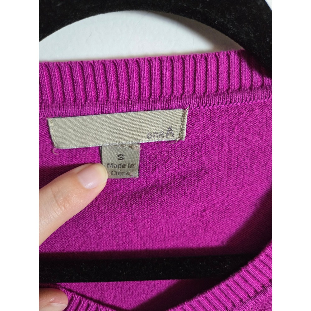 oneA Women Magenta Pink V-Neck Ruched Side & Sleeve Knit Sweater Size Small - Picture 2 of 8